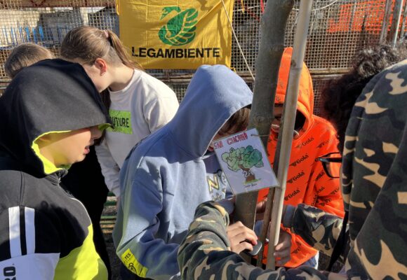 Festa dell’Albero 2023. A Spoleto 150 studenti mettono a dimora alberi e arbusti  per contrastare la crisi climatica
